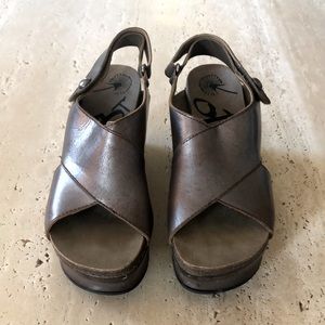 Size 6.5 OTBT brown wedge heels